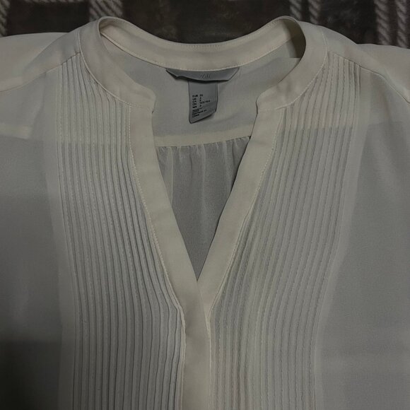 White Sheer Pintuck Blouse – Elegant & Versatile ✨ - Picture 3 of 4